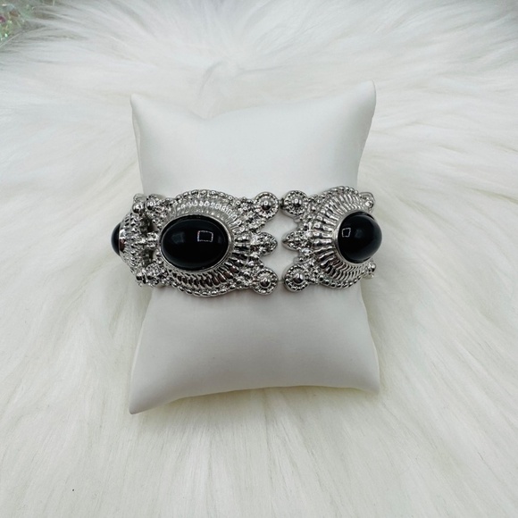 Chunky Bracelet Fashion Jewelry - Picture 2 of 4